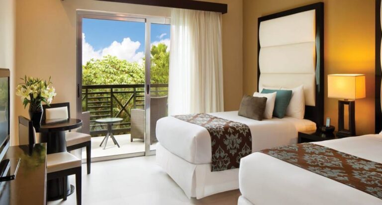 Deluxe_Room(Fives_Beach_Hotel)