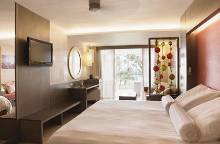 PUJ-Barcelo-Bavaro-Palace-Room-Junior-Suite-002