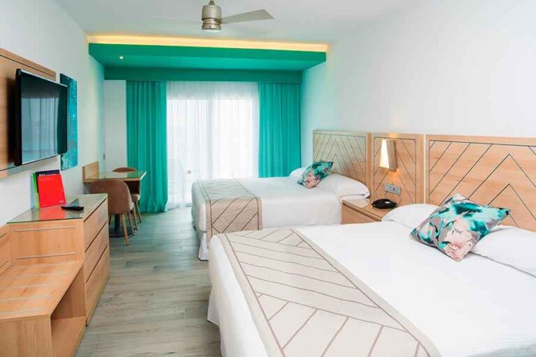 Riu Ocho Rios Family room