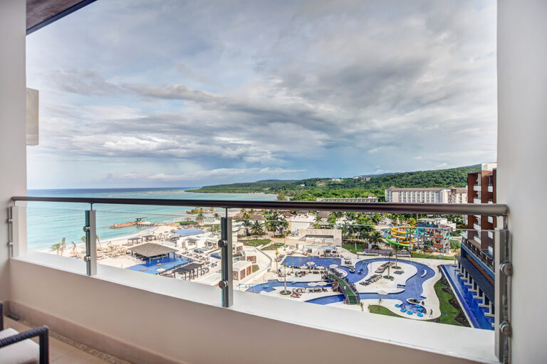 royalton_blue_waters_luxury_junior_suite_ocean_view-8-6254826feaa66
