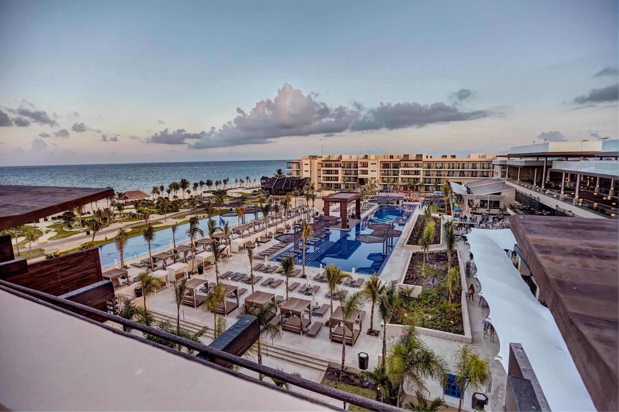 Royalton-Riviera-Cancun-An-Autograph-Collection-All-Inclusive-Resort-Casino-Adults-Only-Puerto-Morelos-Exterior (1)