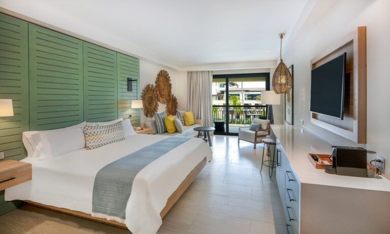 PUJ-Lopesan-Costa-Bavaro-Resort-Room-Corner-Junior-Suite-001