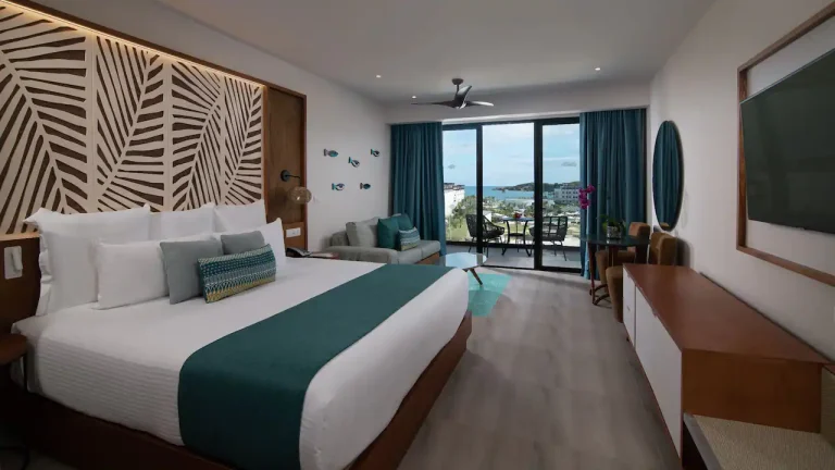 DRMPC-P0029-Preferred-Club-Junior-Suite-Ocean-View-King.16x9