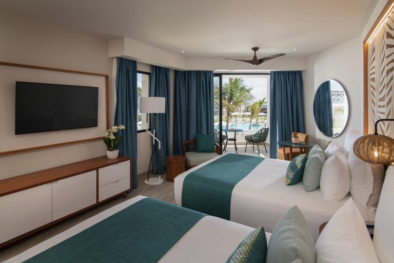 junior-suite-pool-view (1)