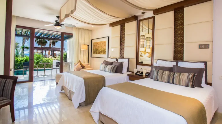 secrets-playa-mujeres-Junior-Suite-Swim-Out-Double