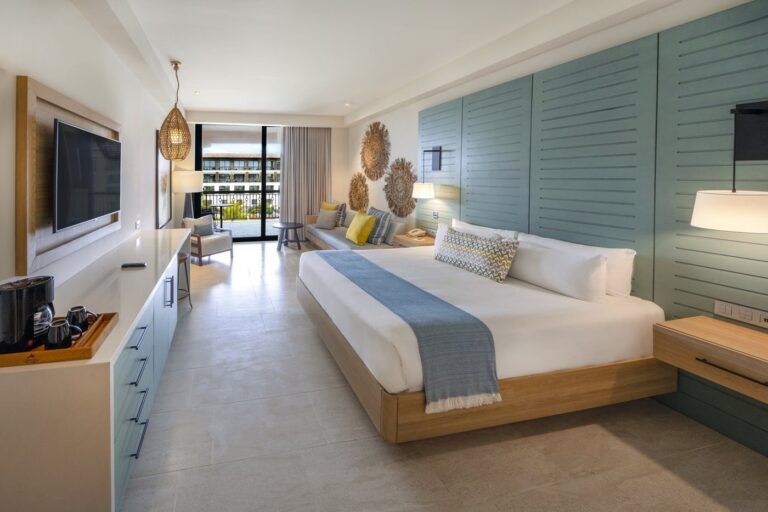 puj-lopesan-costa-bavaro-room-res-js-tv-king-01