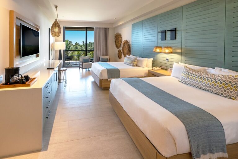 puj-lopesan-costa-bavaro-room-res-js-tv-queen-01