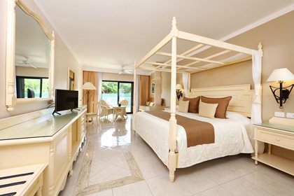 riv-bahia-principe-explore-akumal-room-js-dlx-1king-01