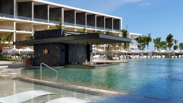 family-selection-at-grand-palladium-costa-mujeres-resort-spa_IoPoolBar family-selection-at-grand-palladium-costa-mujeres-resort-spa_IoPoolBar